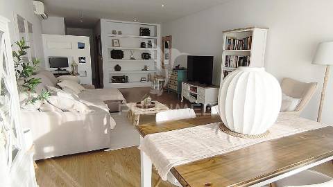 Suíte, duas varandas, dois w.c., arrecadação individual de 25m2