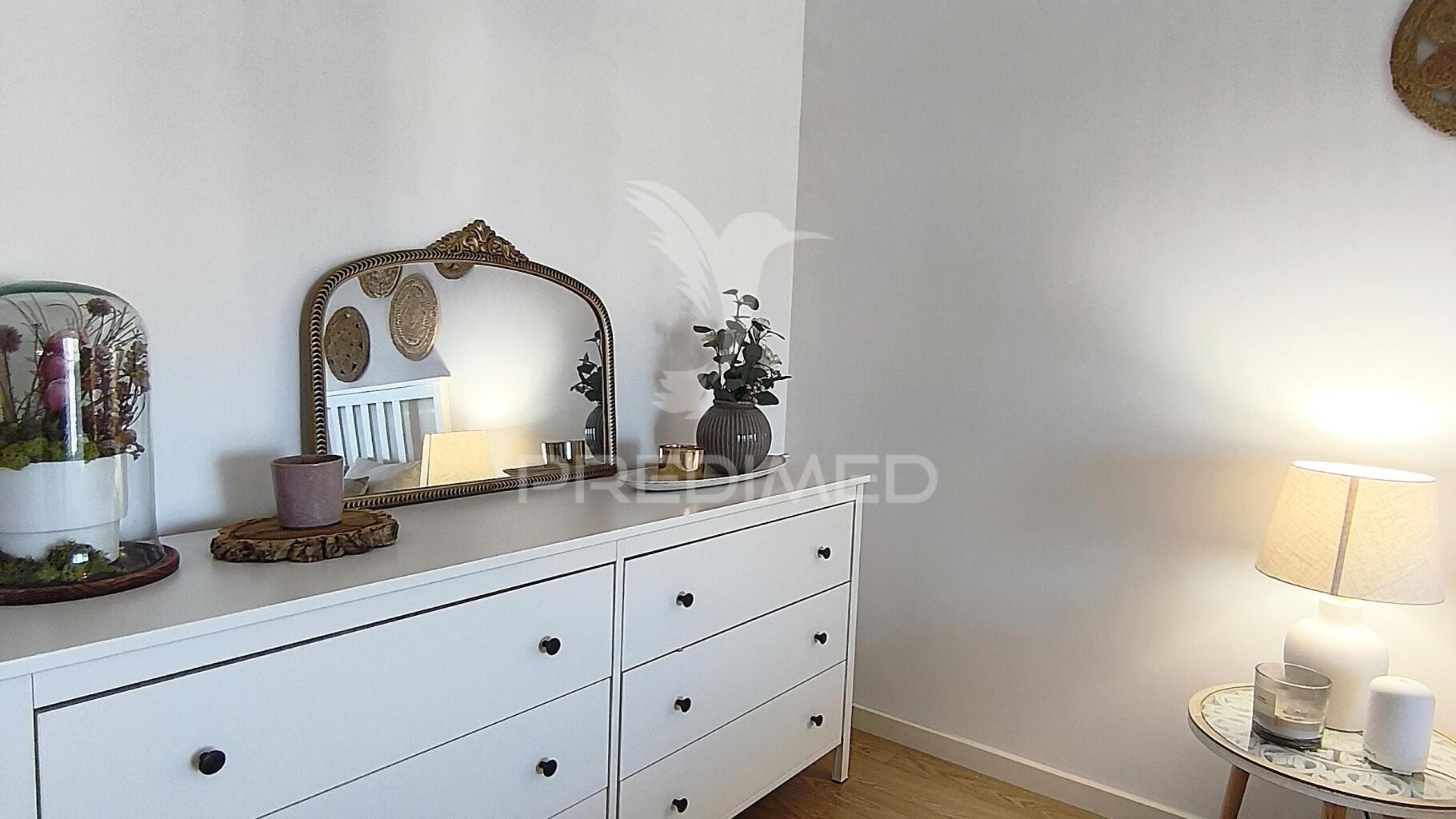 Suíte, duas varandas, dois w.c., arrecadação individual de 25m2