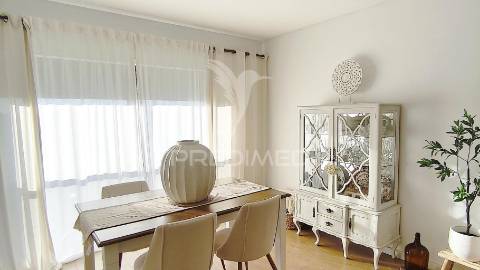 Suíte, duas varandas, dois w.c., arrecadação individual de 25m2