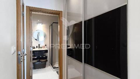 Suíte, duas varandas, dois w.c., arrecadação individual de 25m2