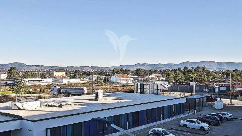 Suíte, duas varandas, dois w.c., arrecadação individual de 25m2