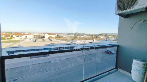 Suíte, duas varandas, dois w.c., arrecadação individual de 25m2