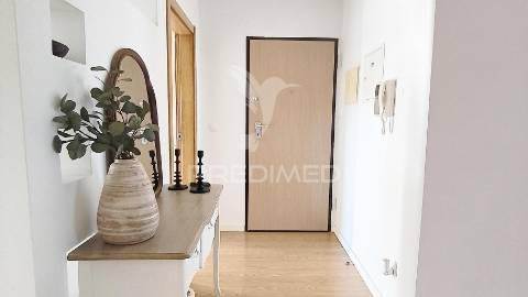 Suíte, duas varandas, dois w.c., arrecadação individual de 25m2