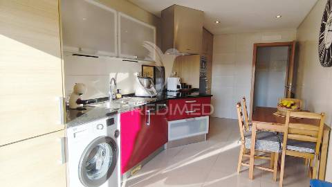 Suíte, duas varandas, dois w.c., arrecadação individual de 25m2