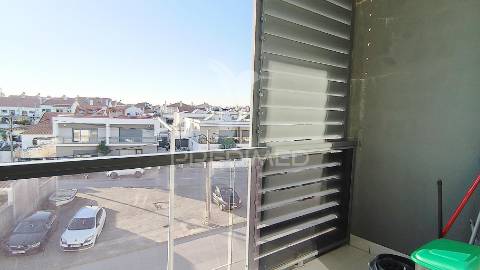 Suíte, duas varandas, dois w.c., arrecadação individual de 25m2