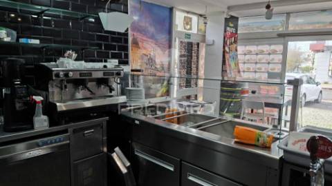 Trespasse/arrendamento, kebab e pizzaria  no centro da amadora.