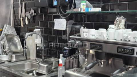 Trespasse/arrendamento, kebab e pizzaria  no centro da amadora.