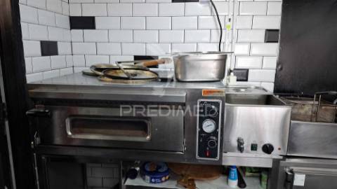 Trespasse/arrendamento, kebab e pizzaria  no centro da amadora.