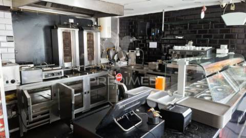 Arrendamento com trespasse - kebab e pizzaria  no centro da amadora.