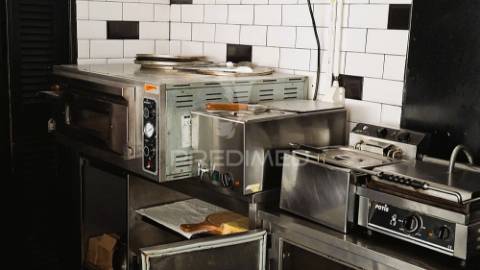 Arrendamento com trespasse - kebab e pizzaria  no centro da amadora.