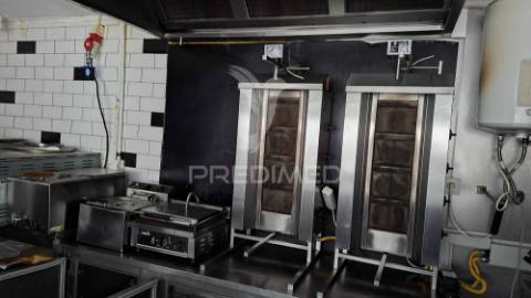 Arrendamento com trespasse - kebab e pizzaria  no centro da amadora.