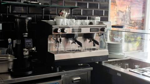 Arrendamento com trespasse - kebab e pizzaria  no centro da amadora.