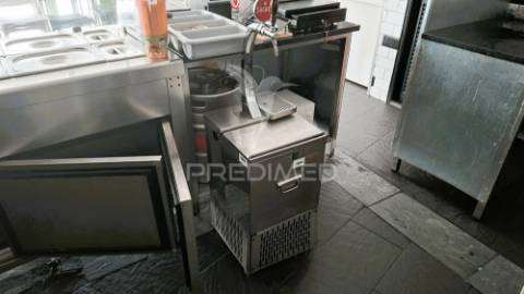 Arrendamento com trespasse - kebab e pizzaria  no centro da amadora.