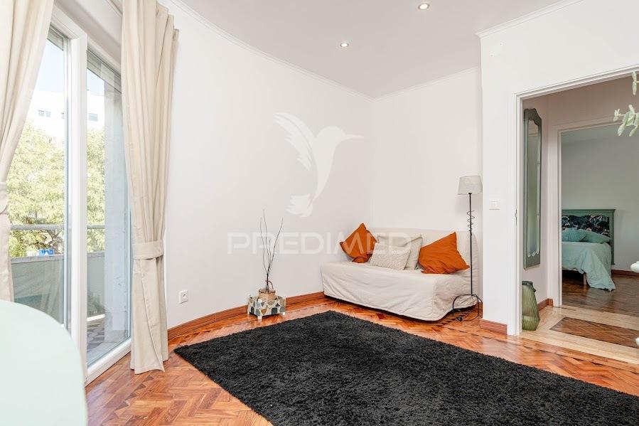 Apartamento t1 totalmente remodelado centro do feijó!