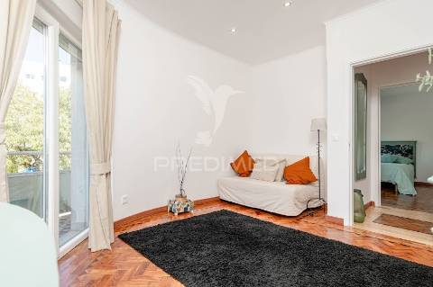 Apartamento t1 totalmente remodelado centro do feijó!