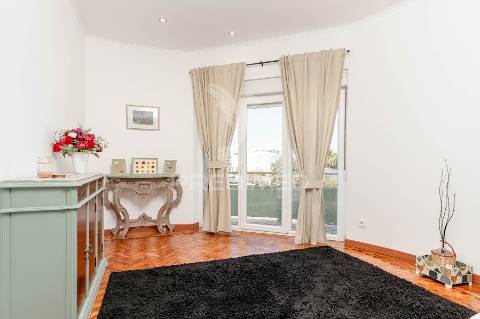 Apartamento t1 totalmente remodelado centro do feijó!