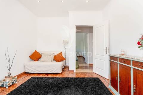 Apartamento t1 totalmente remodelado centro do feijó!