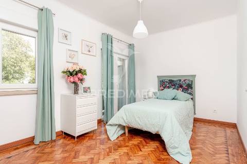 Apartamento t1 totalmente remodelado centro do feijó!