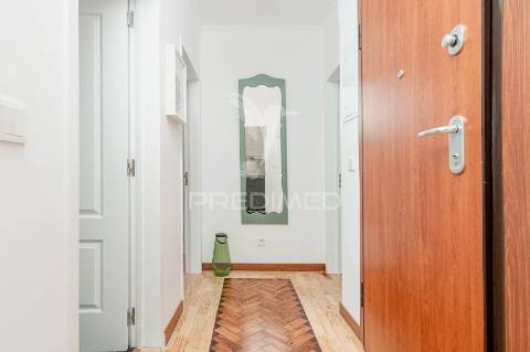 Apartamento t1 totalmente remodelado centro do feijó!