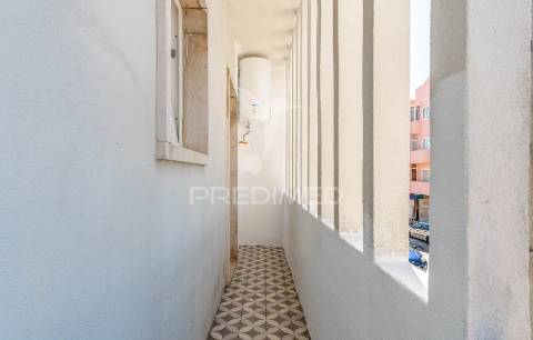 Apartamento t1 totalmente remodelado centro do feijó!