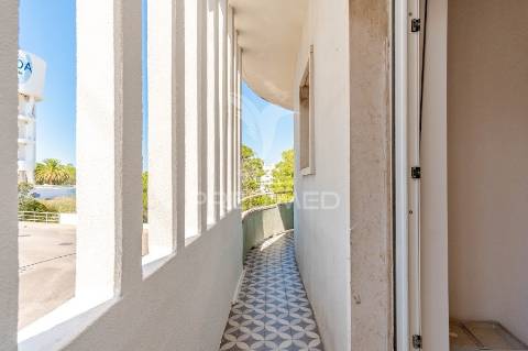 Apartamento t1 totalmente remodelado centro do feijó!