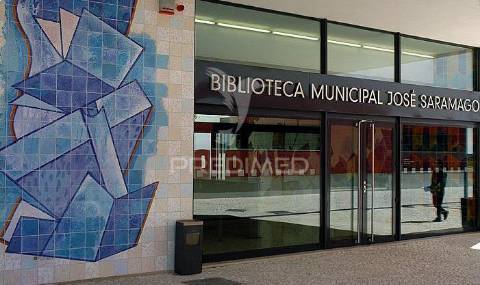 Apartamento t1 totalmente remodelado centro do feijó!