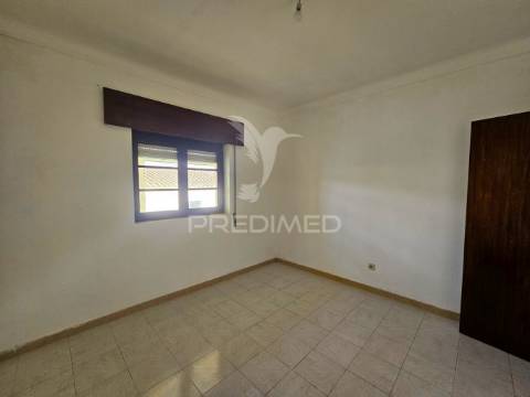 Moradia t3 com quintal e garagem em casével, concelho de castro verde.