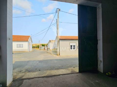 Moradia t3 com quintal e garagem em casével, concelho de castro verde.