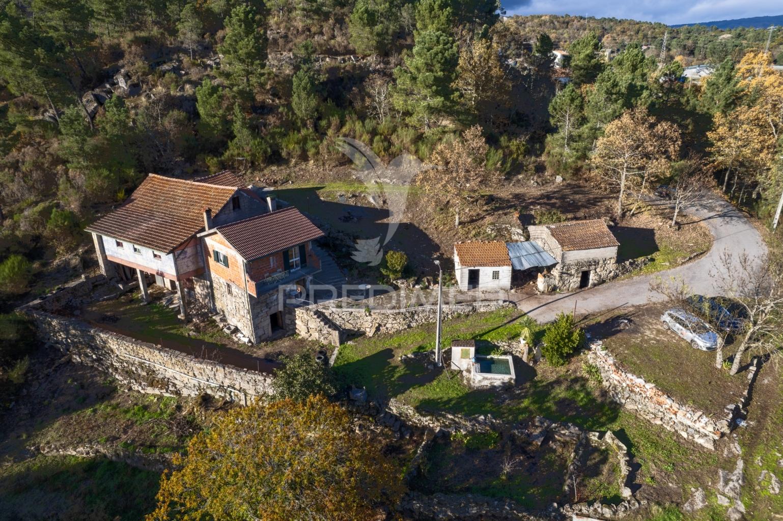 Quinta com casas e moinhos a 5 kms de vila real
