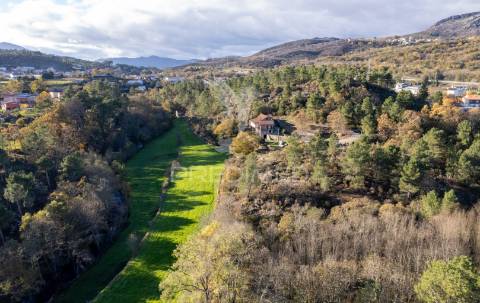 Quinta com casas e moinhos a 5 kms de vila real