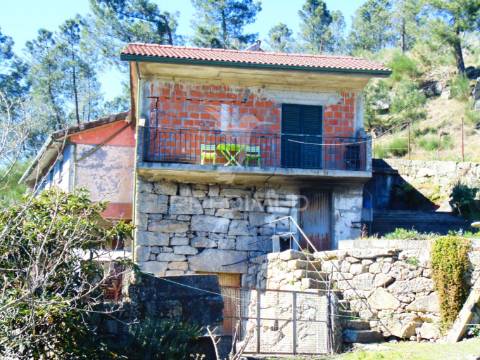 Quinta com casas e moinhos a 5 kms de vila real