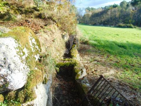 Quinta com casas e moinhos a 5 kms de vila real