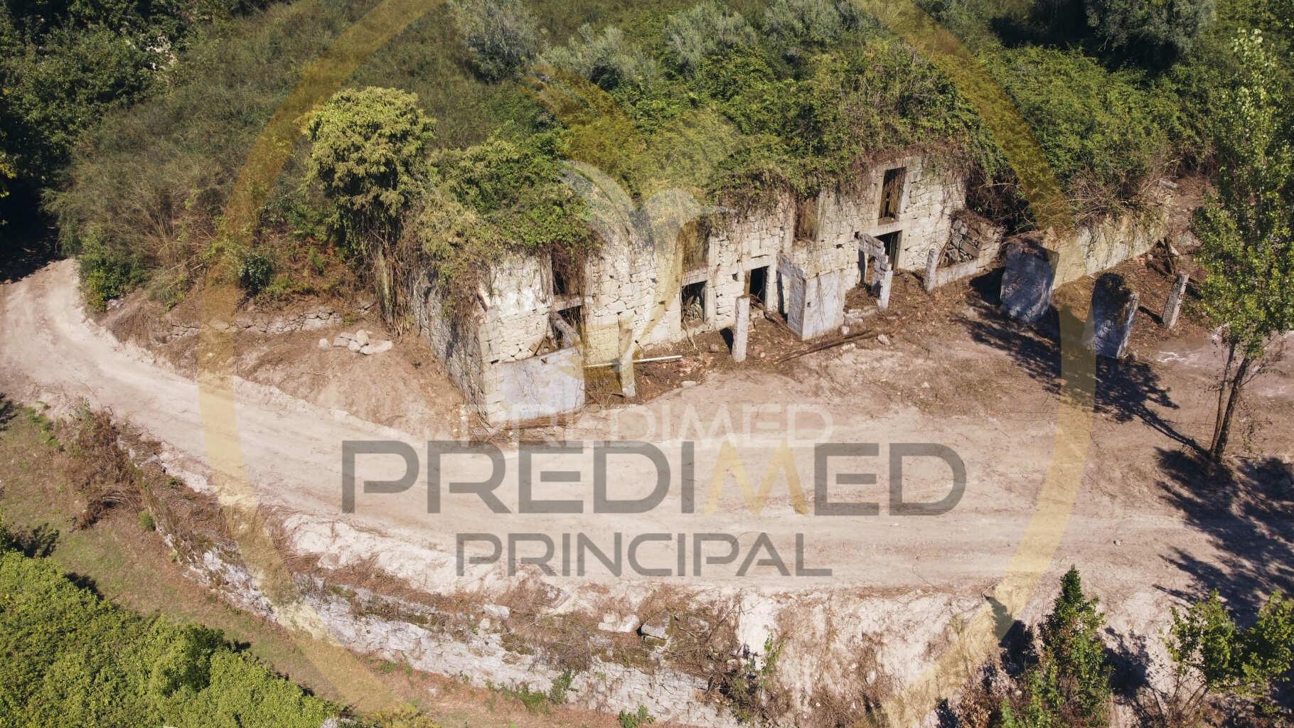 Terreno com ruina - póvoa de lanhoso