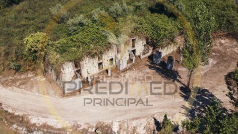 Terreno com ruina - póvoa de lanhoso