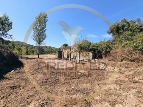 Terreno com ruina - póvoa de lanhoso