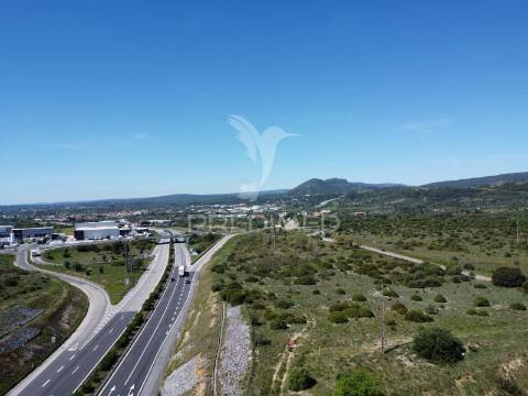 Terreno empresarial 37.000 m² – a 1 minuto da a1 e junto à a23 | oportunidade única