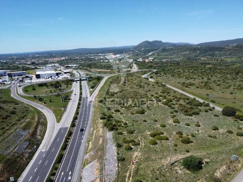 Terreno empresarial 37.000 m² – a 1 minuto da a1 e junto à a23 | oportunidade única