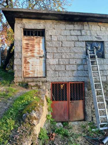 Terreno rústico com anexo em valdosende, terras de bouro (exclusivo)