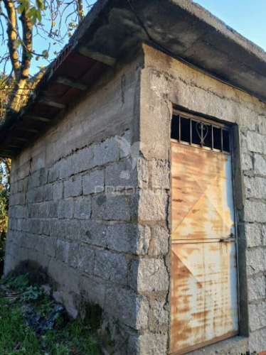 Terreno rústico com anexo em valdosende, terras de bouro (exclusivo)