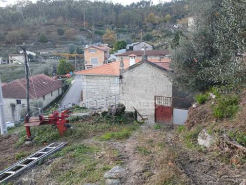 Terreno rústico com anexo em valdosende, terras de bouro (exclusivo)