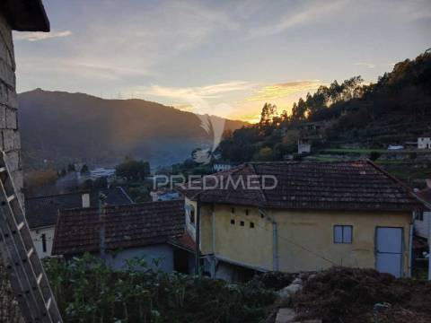 Terreno rústico com anexo em valdosende, terras de bouro (exclusivo)