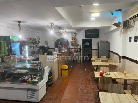 Trespasse - oportunidade única em urbisado / setúbal - café_cervejaria c./ 65m2 + esplanada "40lugares"