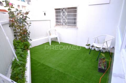 Apartamento t0 + 3 remodelado para arrendar ao ano