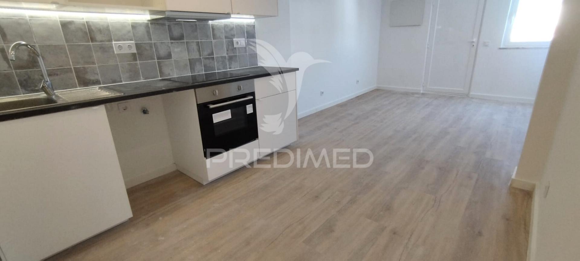 Apartamento t1+1 remodelado em são joão da talha