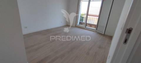 Apartamento t1+1 remodelado em são joão da talha