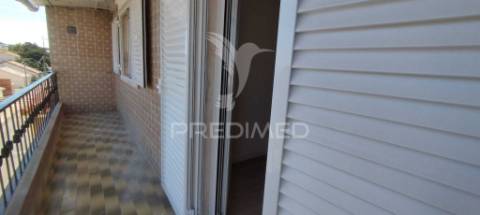 Apartamento t1+1 remodelado em são joão da talha