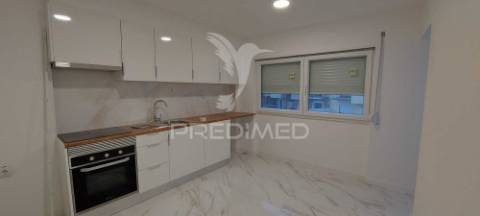 Apartamento t2 renovado no lavradio – pronto a entrar