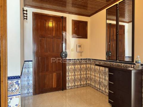 T2 muito luminoso e com vista desafogada