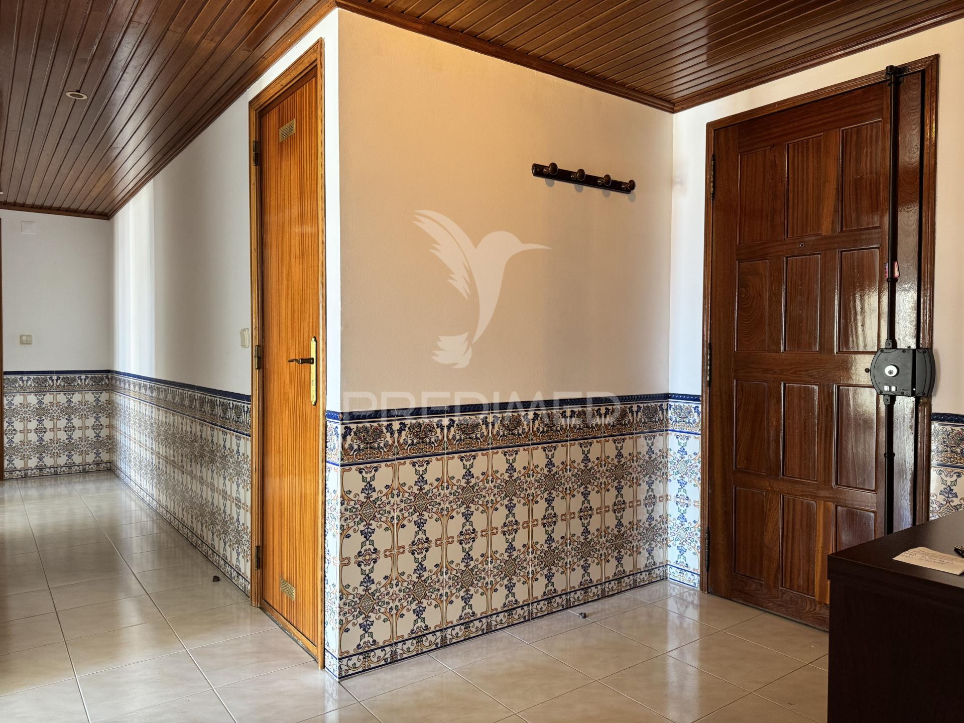 T2 muito luminoso e com vista desafogada