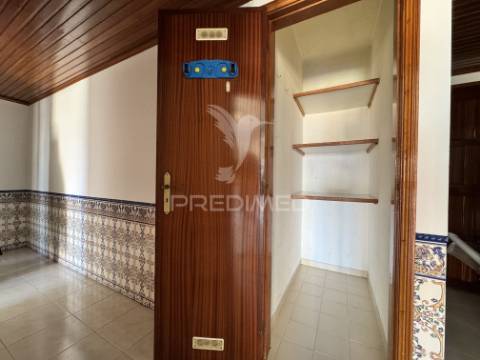 T2 muito luminoso e com vista desafogada